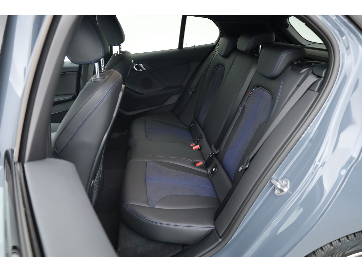 BMW 1-serie 118i M-sport | Apple CarPlay | Camera | Navi | Stoelverw. | Adapt. Cruise | 18" | Elek. Achterklep