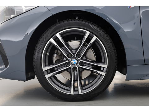 BMW 1-serie 118i M-sport | Apple CarPlay | Camera | Navi | Stoelverw. | Adapt. Cruise | 18" | Elek. Achterklep