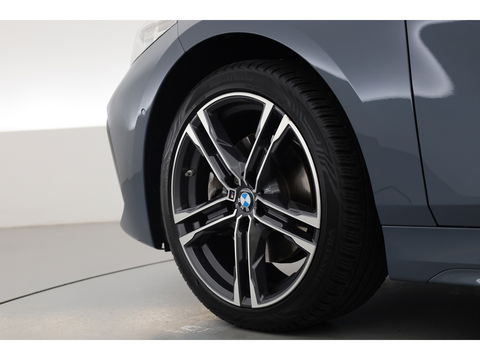 BMW 1-serie 118i M-sport | Apple CarPlay | Camera | Navi | Stoelverw. | Adapt. Cruise | 18" | Elek. Achterklep