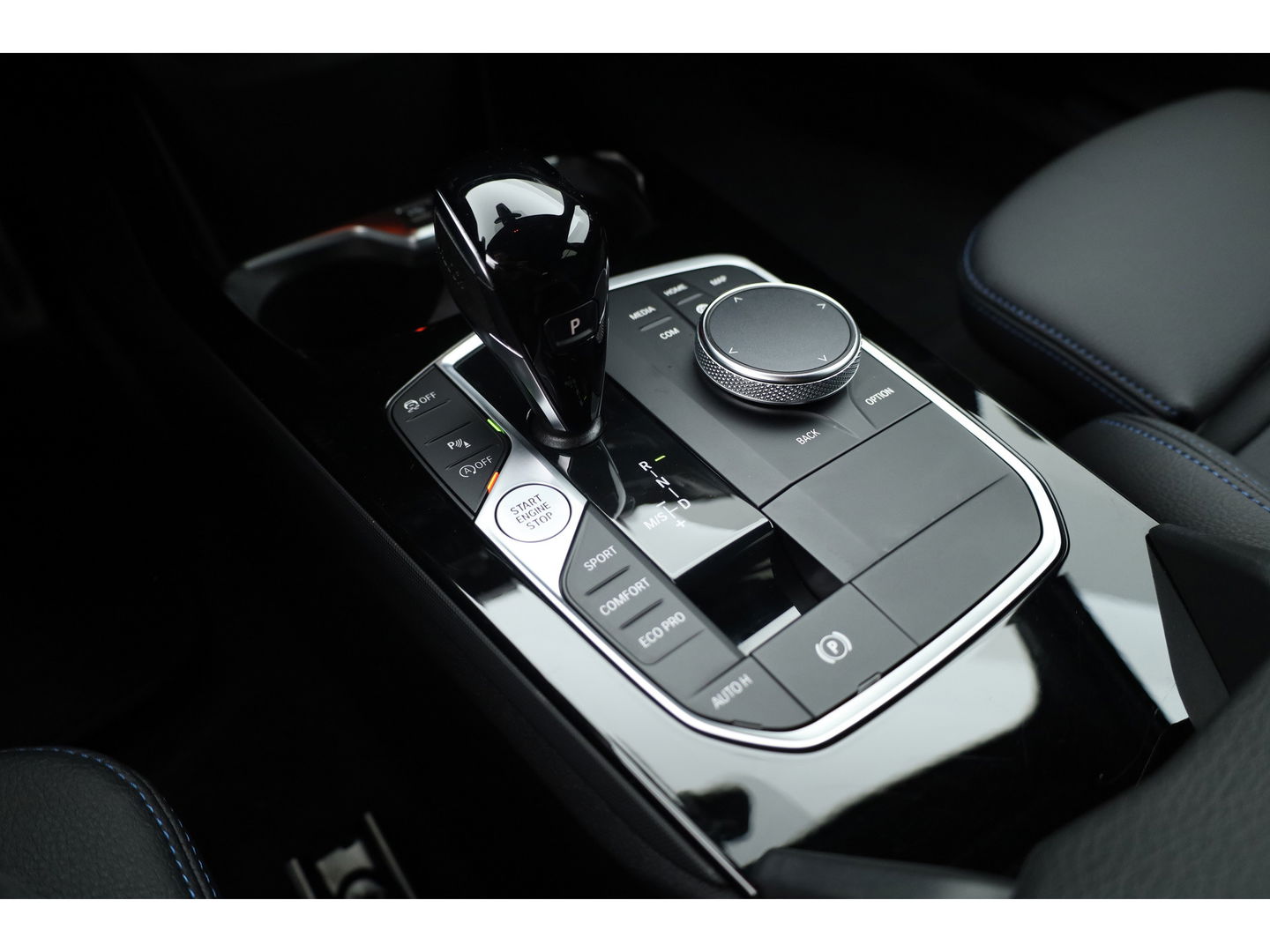 BMW 1-serie 118i M-sport | Apple CarPlay | Camera | Navi | Stoelverw. | Adapt. Cruise | 18" | Elek. Achterklep