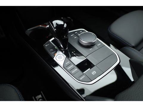 BMW 1-serie 118i M-sport | Apple CarPlay | Camera | Navi | Stoelverw. | Adapt. Cruise | 18" | Elek. Achterklep