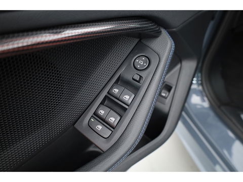 BMW 1-serie 118i M-sport | Apple CarPlay | Camera | Navi | Stoelverw. | Adapt. Cruise | 18" | Elek. Achterklep