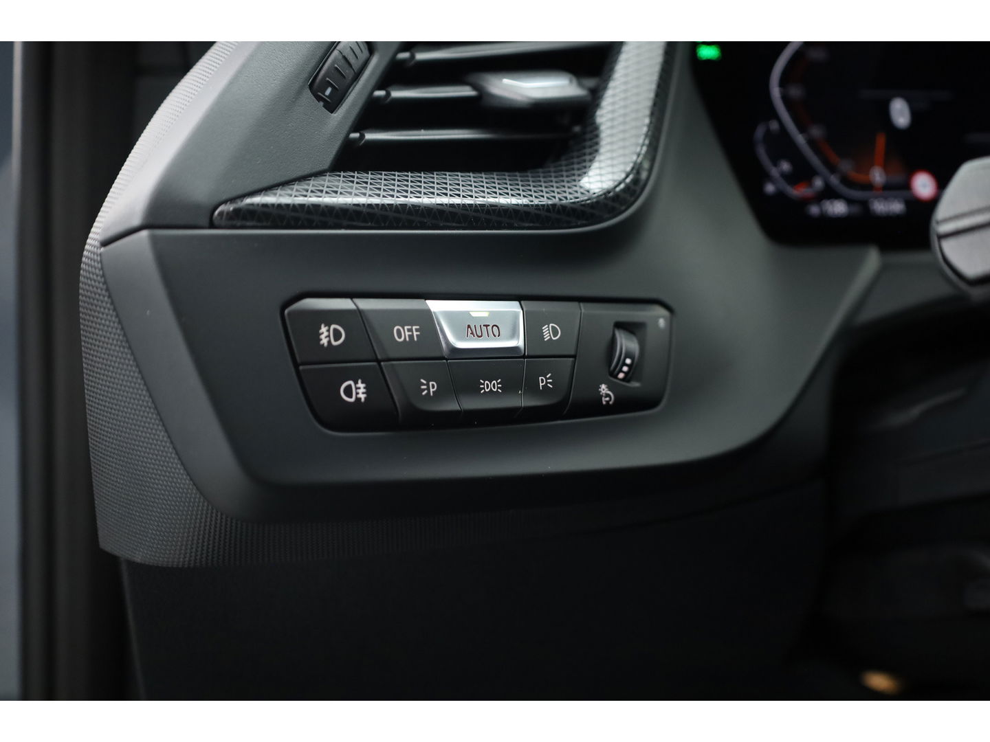 BMW 1-serie 118i M-sport | Apple CarPlay | Camera | Navi | Stoelverw. | Adapt. Cruise | 18" | Elek. Achterklep