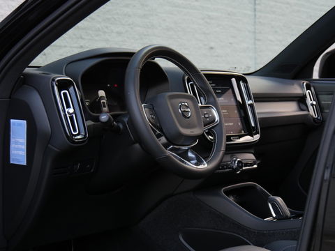 Volvo XC40 RECHARGE P8 AWD R-DESIGN/ PANORAMADAK/ LEER/ 360°CAMERA/ BLIS/