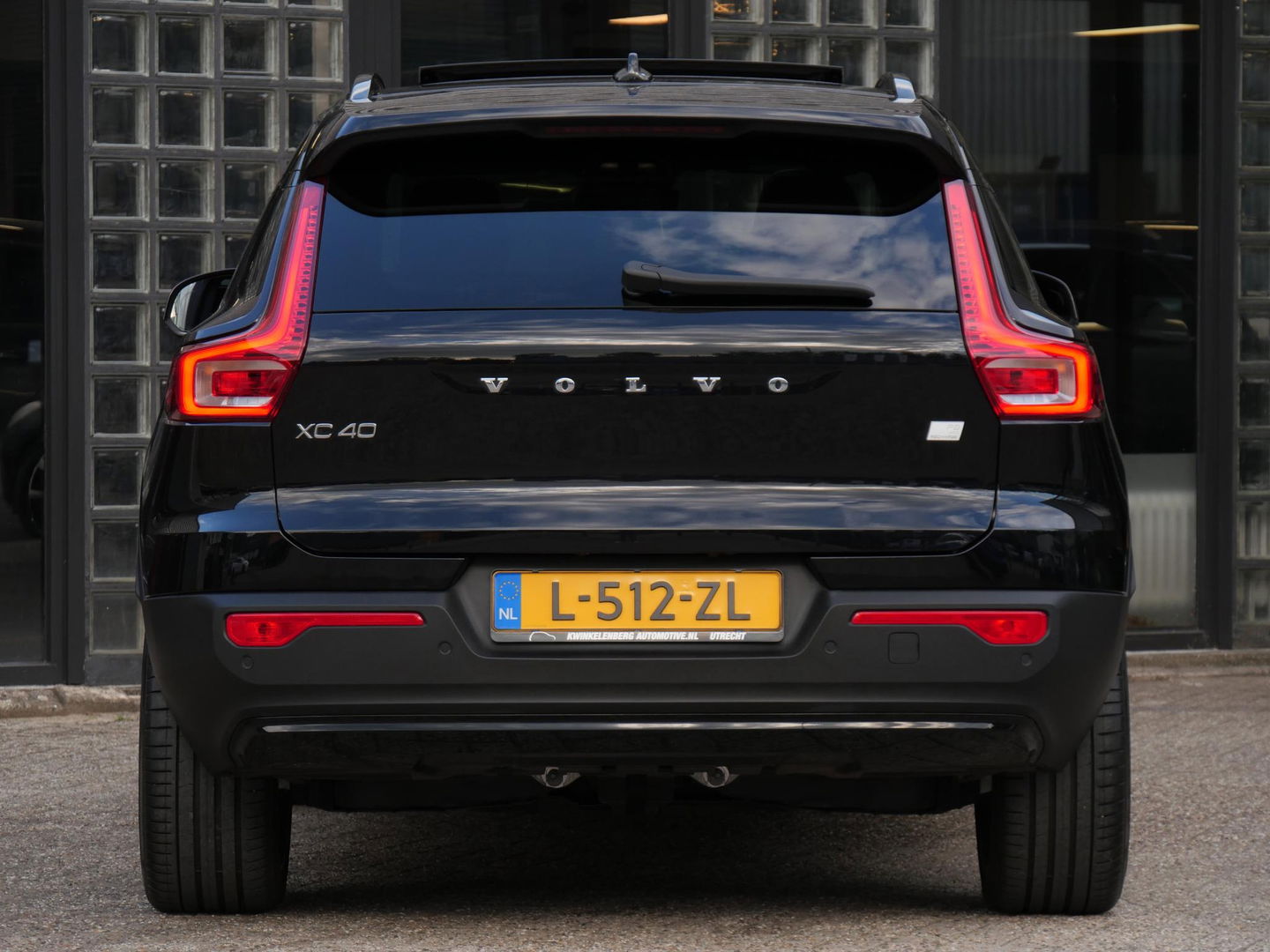 Volvo XC40 RECHARGE P8 AWD R-DESIGN/ PANORAMADAK/ LEER/ 360°CAMERA/ BLIS/