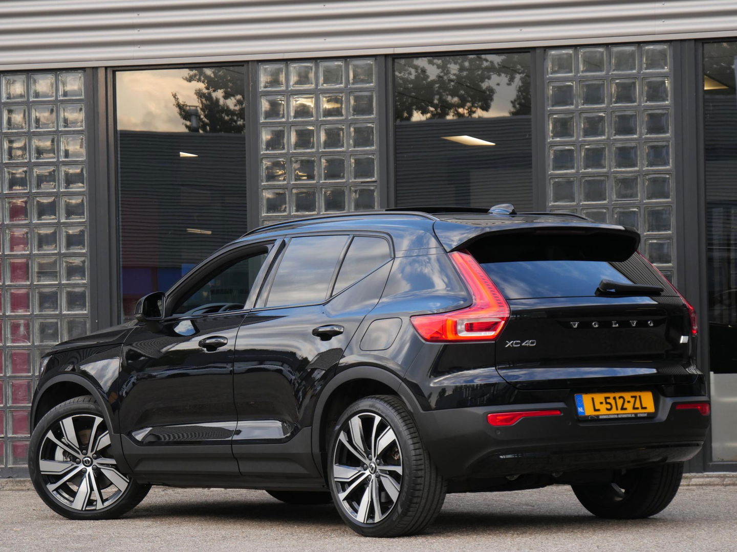 Volvo XC40 RECHARGE P8 AWD R-DESIGN/ PANORAMADAK/ LEER/ 360°CAMERA/ BLIS/