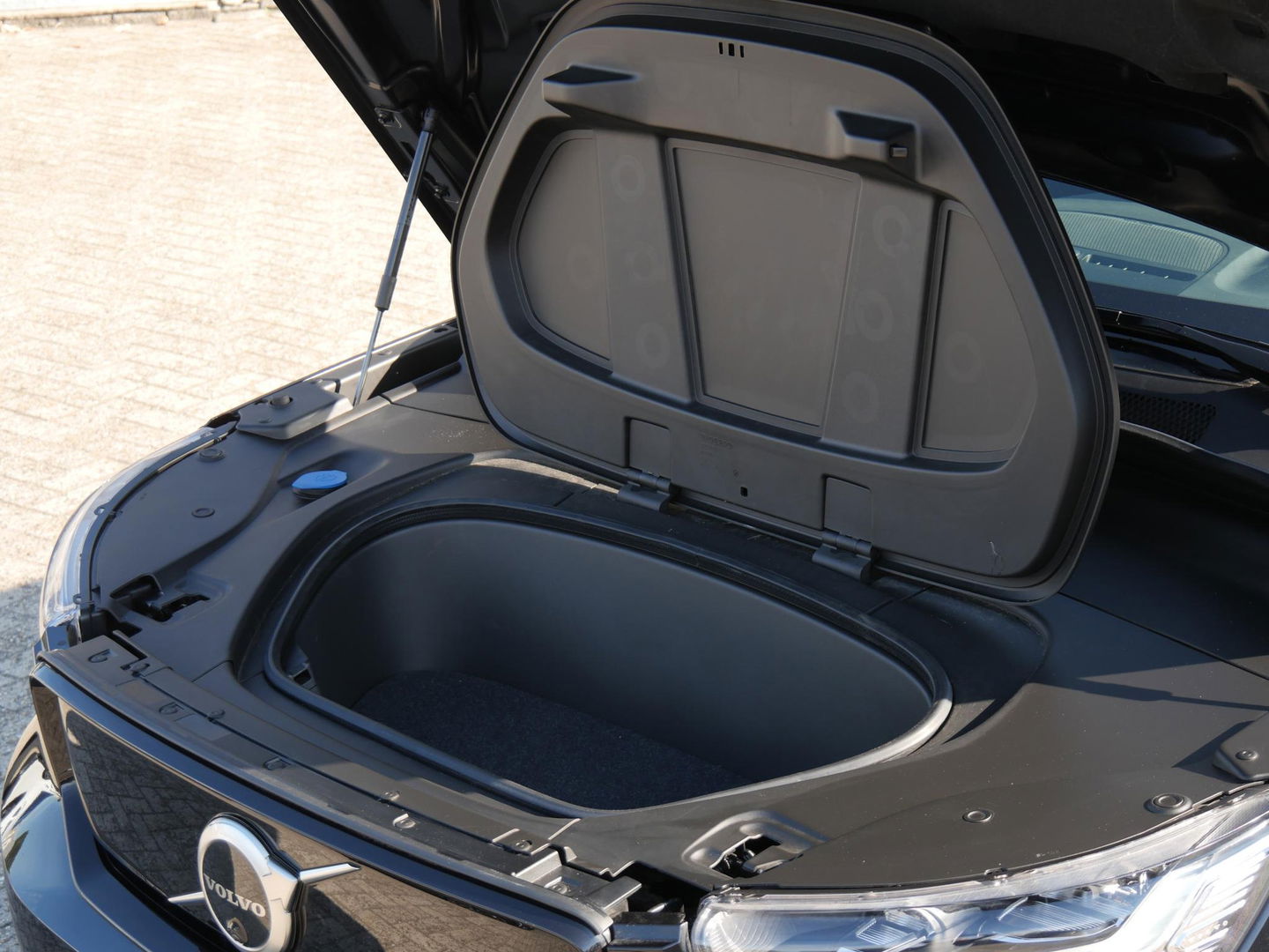 Volvo XC40 RECHARGE P8 AWD R-DESIGN/ PANORAMADAK/ LEER/ 360°CAMERA/ BLIS/