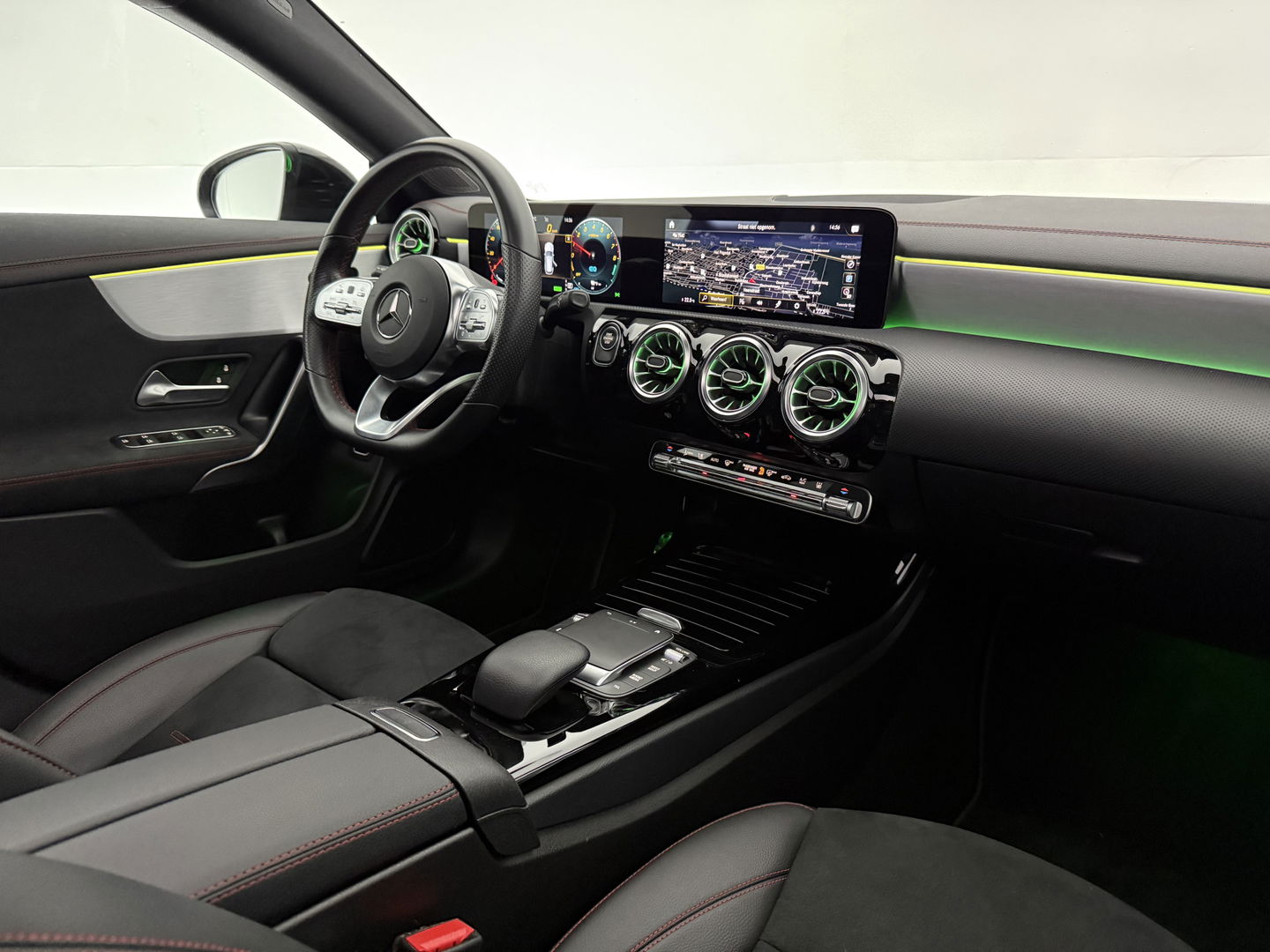 Mercedes-Benz CLA-Klasse 250 e AMG 235PK Limited | Pano | Sfeerverl. | Virtual | Camera | Multibeam | Navigatie | NAP