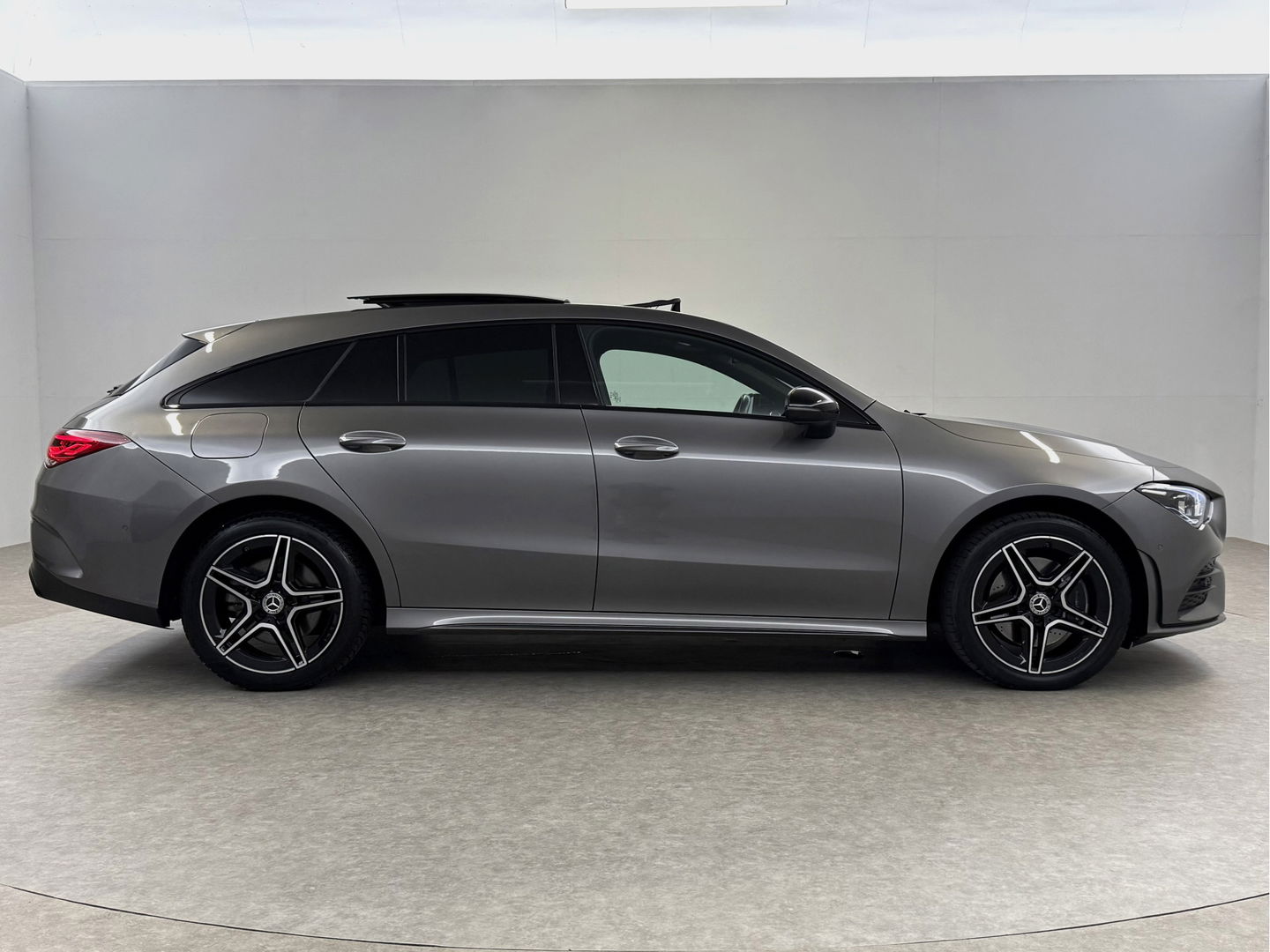 Mercedes-Benz CLA-Klasse 250 e AMG 235PK Limited | Pano | Sfeerverl. | Virtual | Camera | Multibeam | Navigatie | NAP