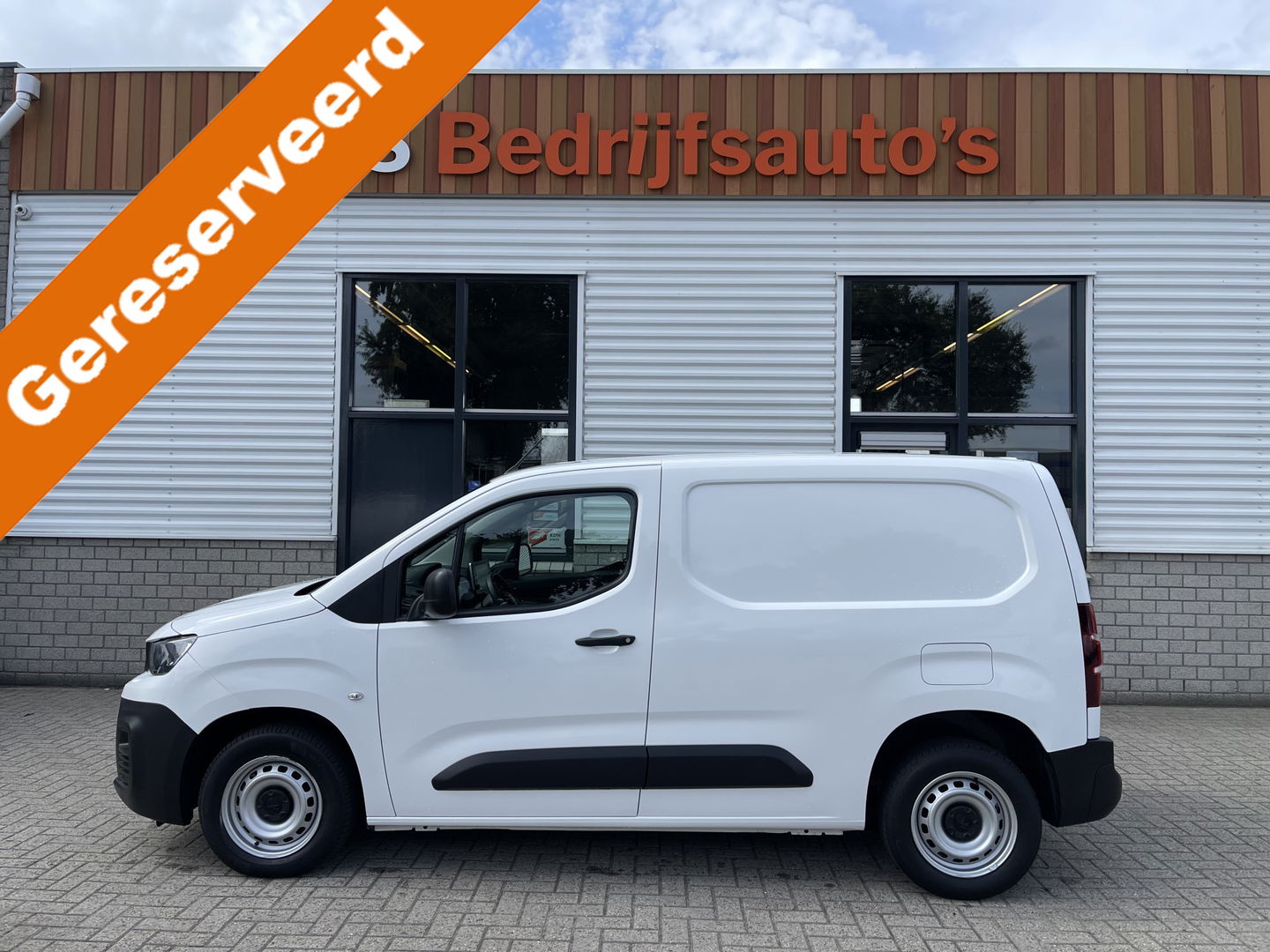 Peugeot Partner 1.2 PureTech Premium / benzine grijs kenteken / vaste prijs rijklaar € 13.450 ex btw / airco / cruise control / schuifdeur / navigatie / armsteun / euro 6 / lease vanaf € 227