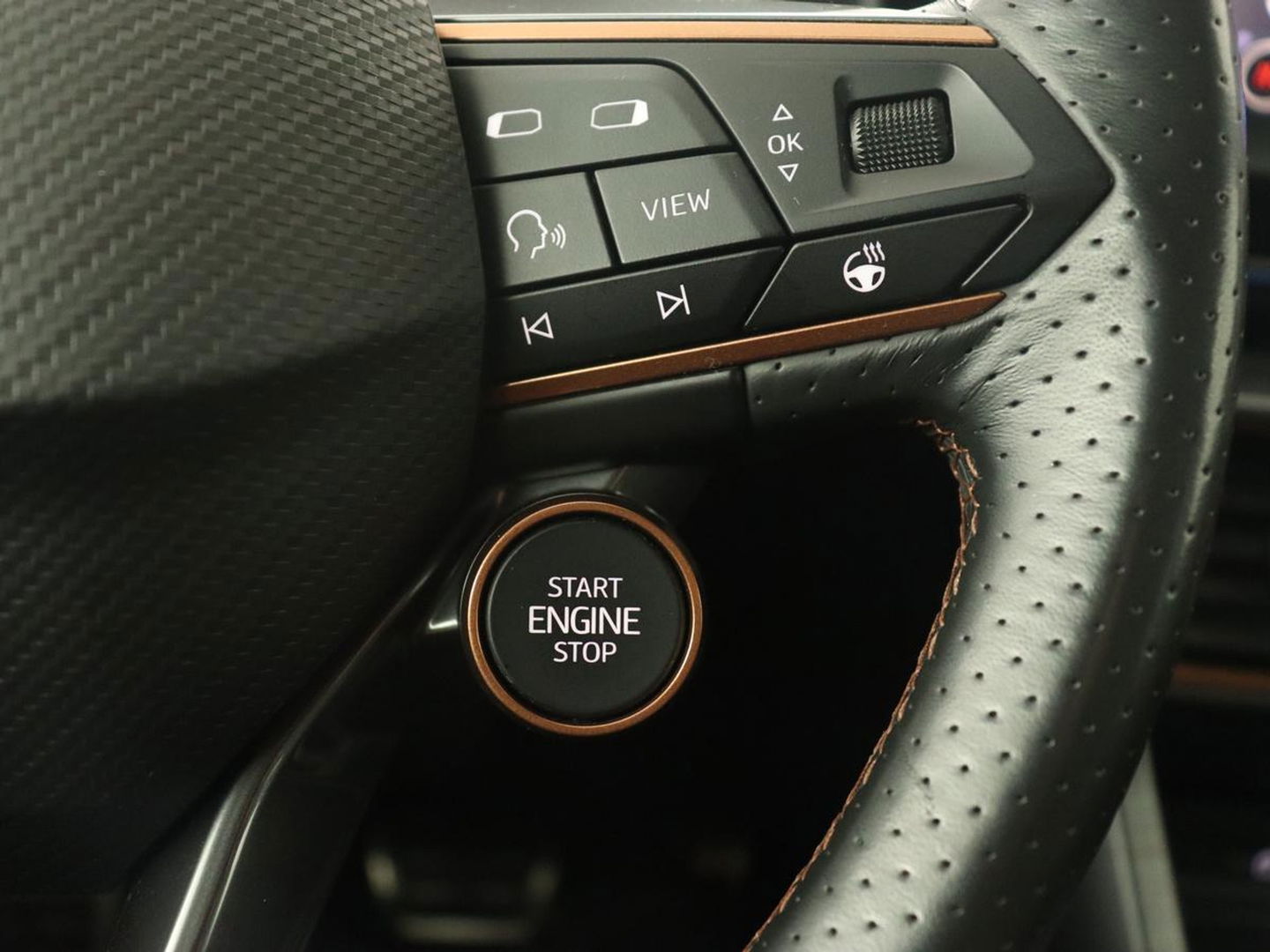 CUPRA Leon 1.4 eHybrid | 245pk | Stuurverwarming | Camera | Adaptive cruise | Navigatie | Sportstoelen | Keyless | Full LED | PHEV | Plug In