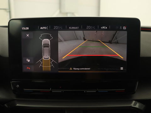 CUPRA Leon 1.4 eHybrid | 245pk | Stuurverwarming | Camera | Adaptive cruise | Navigatie | Sportstoelen | Keyless | Full LED | PHEV | Plug In