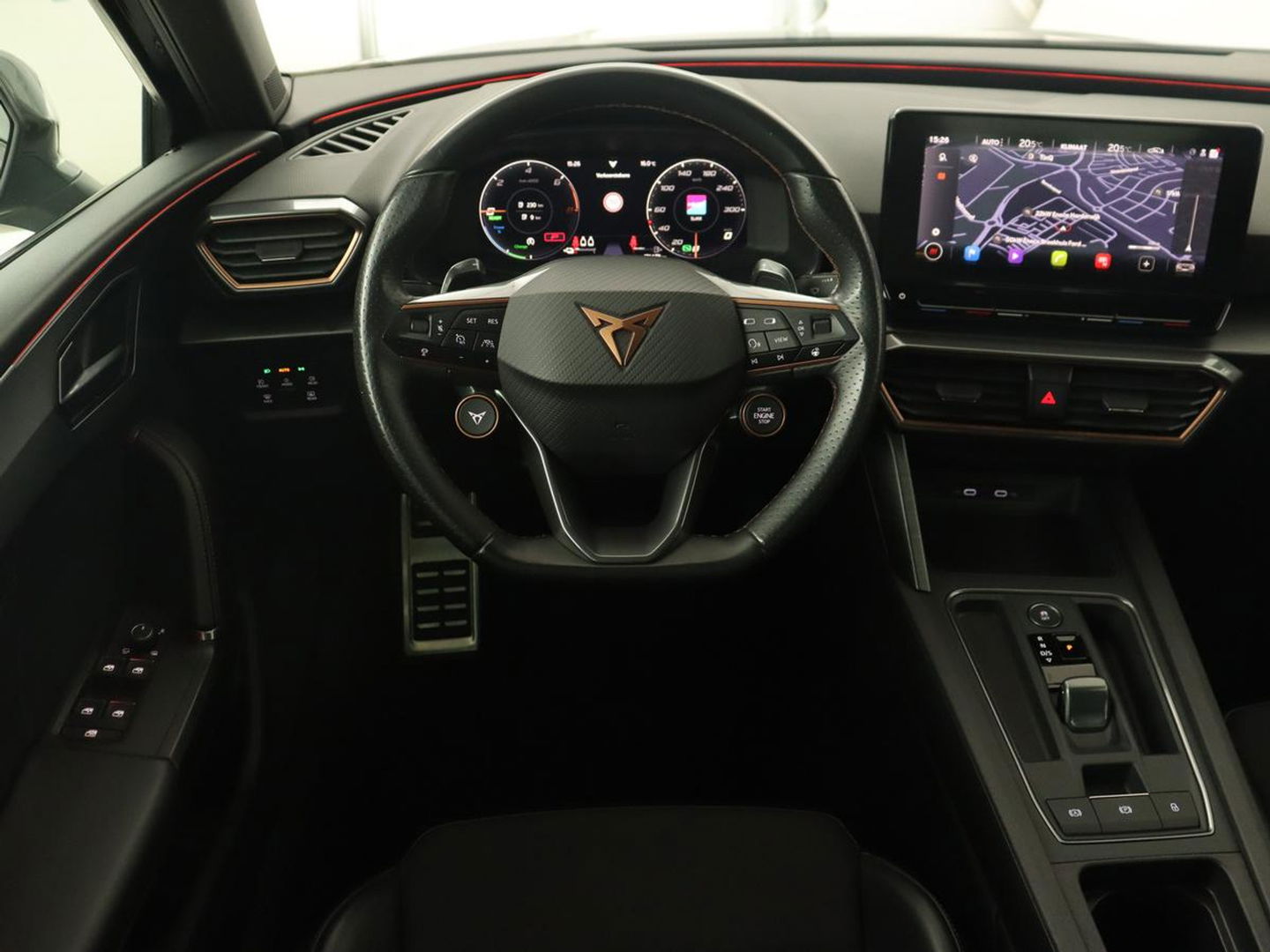 CUPRA Leon 1.4 eHybrid | 245pk | Stuurverwarming | Camera | Adaptive cruise | Navigatie | Sportstoelen | Keyless | Full LED | PHEV | Plug In