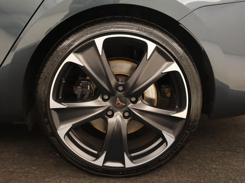 CUPRA Leon 1.4 eHybrid | 245pk | Stuurverwarming | Camera | Adaptive cruise | Navigatie | Sportstoelen | Keyless | Full LED | PHEV | Plug In