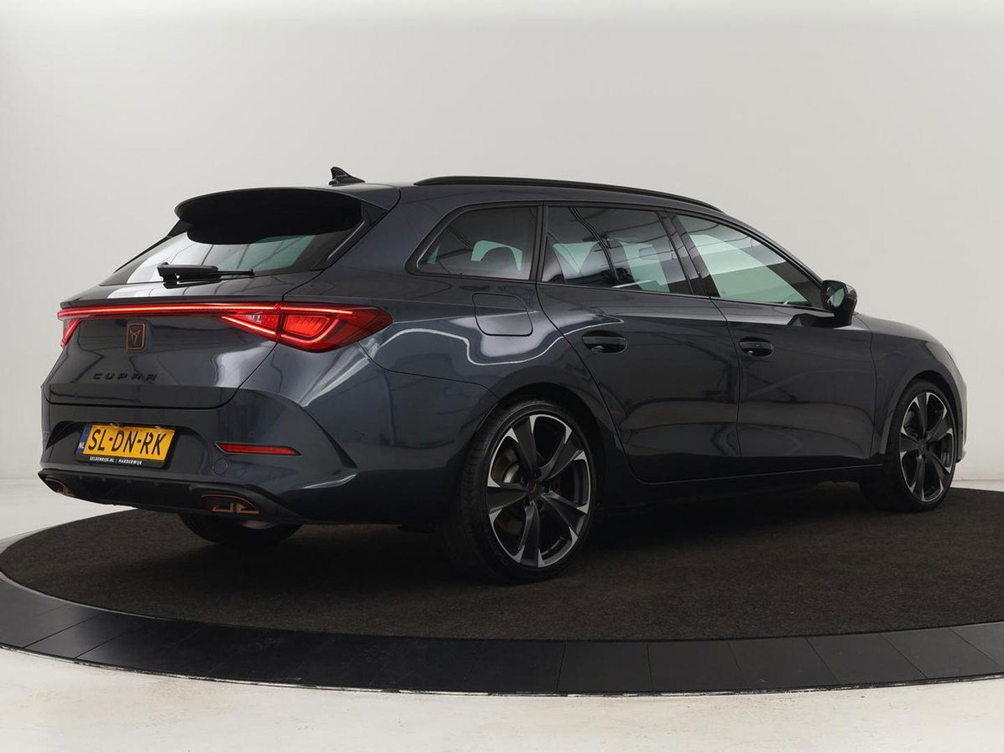 CUPRA Leon 1.4 eHybrid | 245pk | Stuurverwarming | Camera | Adaptive cruise | Navigatie | Sportstoelen | Keyless | Full LED | PHEV | Plug In