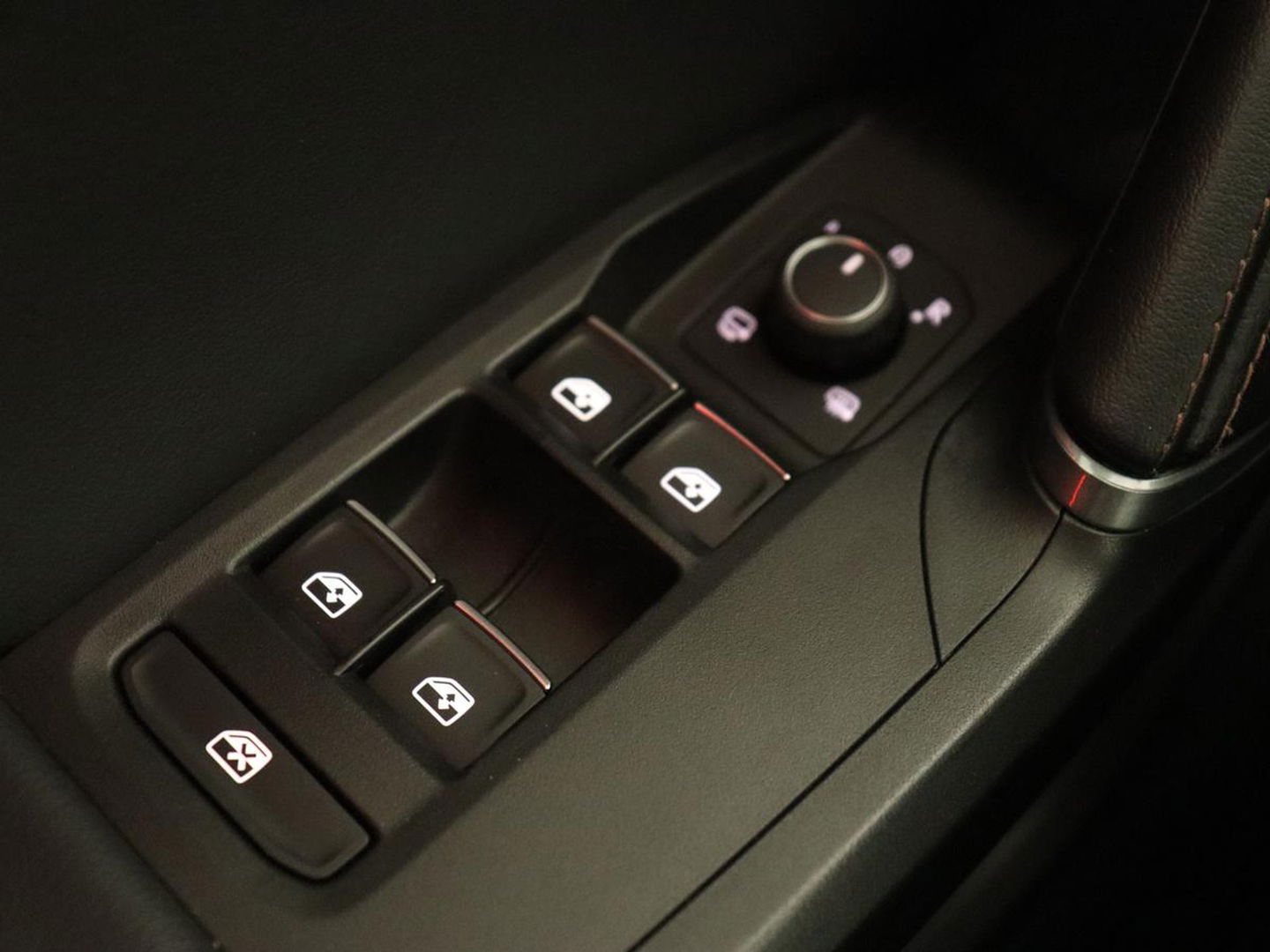 CUPRA Leon 1.4 eHybrid | 245pk | Stuurverwarming | Camera | Adaptive cruise | Navigatie | Sportstoelen | Keyless | Full LED | PHEV | Plug In