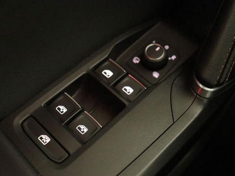 CUPRA Leon 1.4 eHybrid | 245pk | Stuurverwarming | Camera | Adaptive cruise | Navigatie | Sportstoelen | Keyless | Full LED | PHEV | Plug In