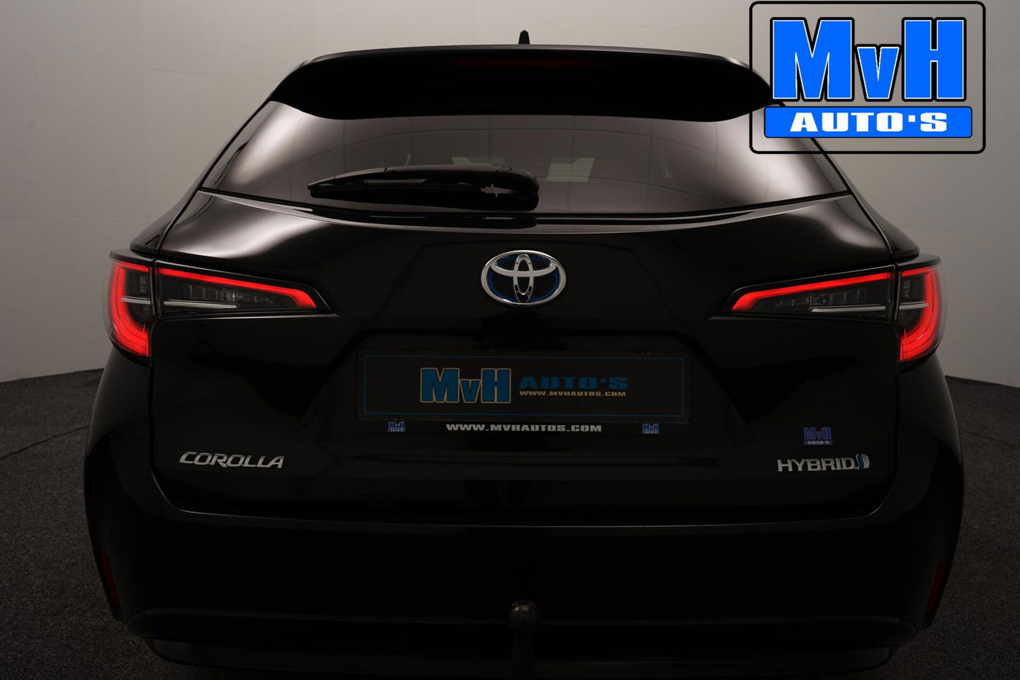 Toyota Corolla Touring Sports 1.8 Hybrid Business Plus|TREKHAAK