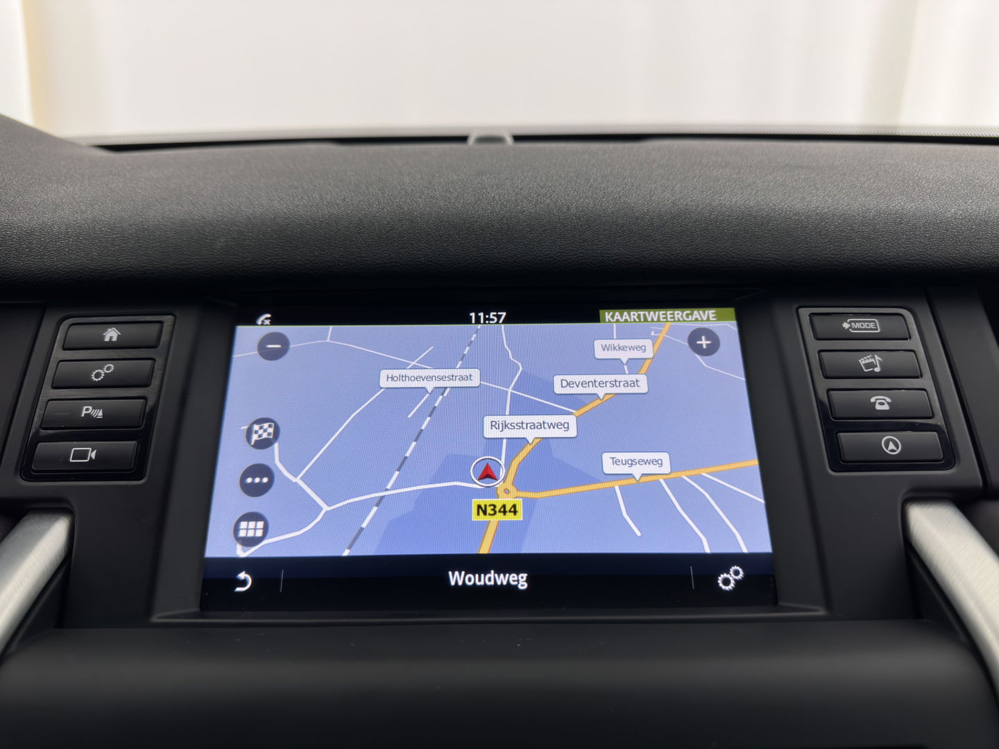 Land Rover Discovery Sport 2.0 TD4 HSE Aut. *PANO | LUXURY-LEATHER | XENON | MERIDIAN-SOUND | NAVI-FULLMAP | HEATED-COMFORTSEATS | ECC | PDC | CRUISE | TOWBAR | 18''ALU*
