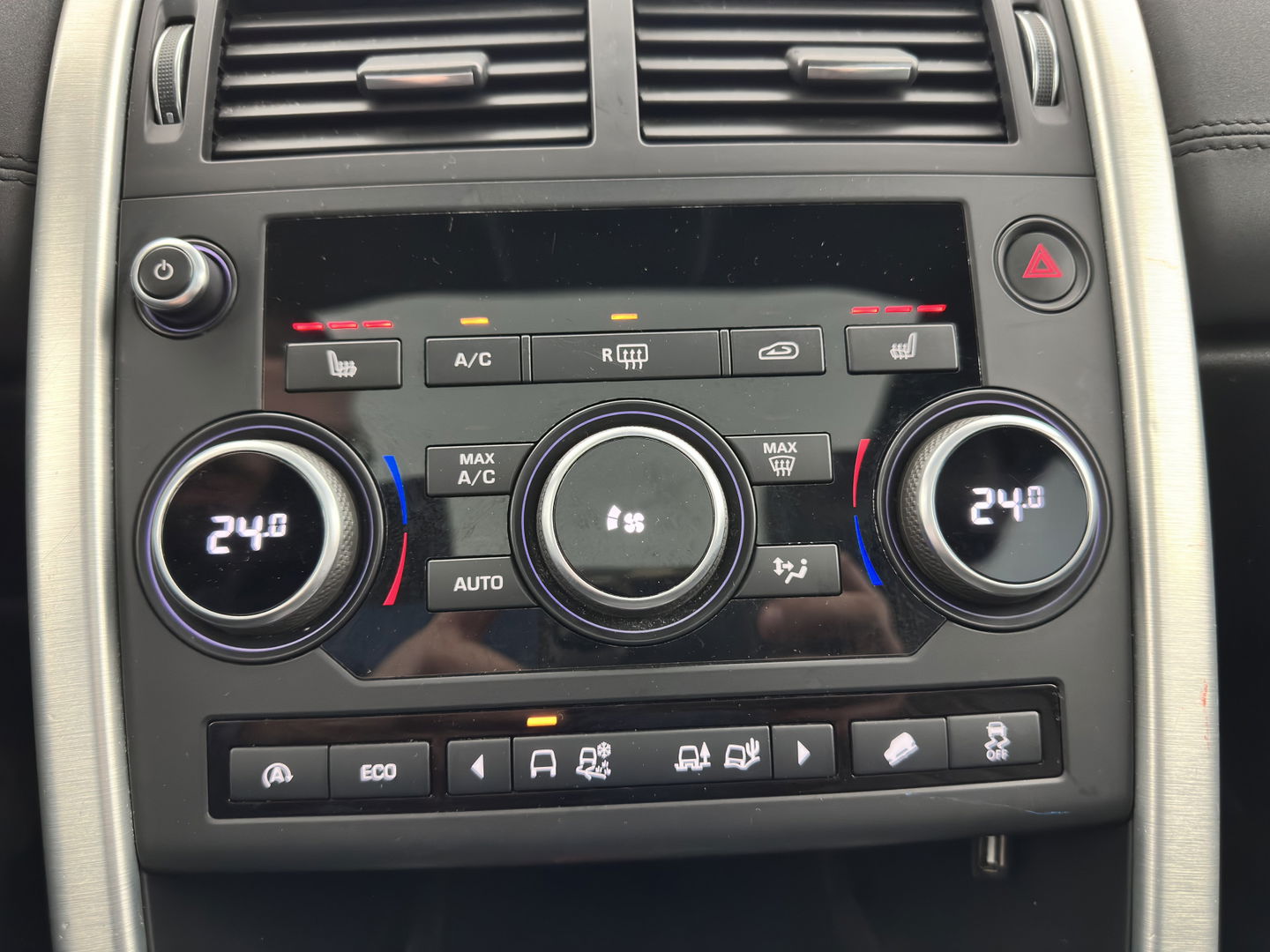 Land Rover Discovery Sport 2.0 TD4 HSE Aut. *PANO | LUXURY-LEATHER | XENON | MERIDIAN-SOUND | NAVI-FULLMAP | HEATED-COMFORTSEATS | ECC | PDC | CRUISE | TOWBAR | 18''ALU*