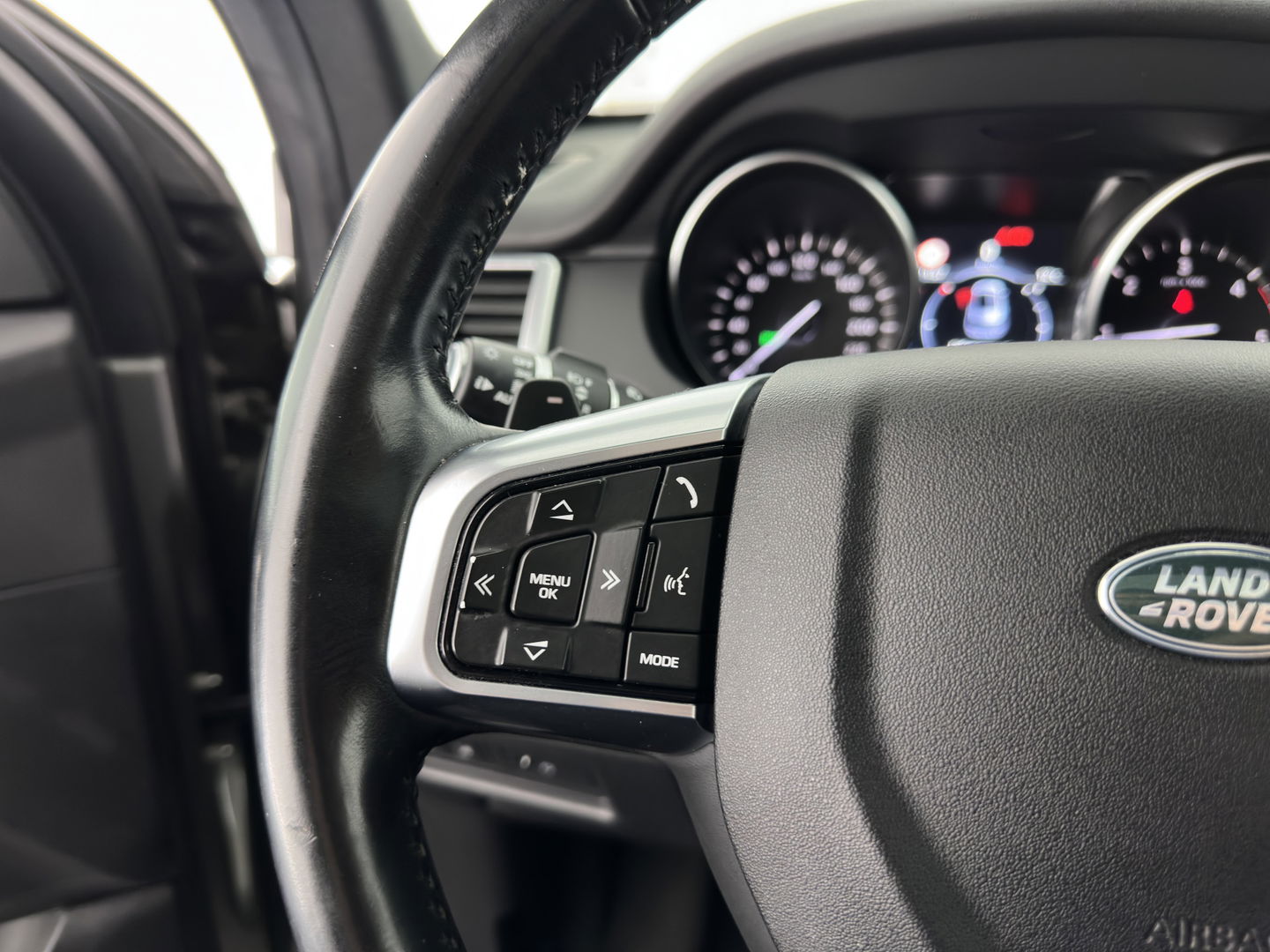 Land Rover Discovery Sport 2.0 TD4 HSE Aut. *PANO | LUXURY-LEATHER | XENON | MERIDIAN-SOUND | NAVI-FULLMAP | HEATED-COMFORTSEATS | ECC | PDC | CRUISE | TOWBAR | 18''ALU*