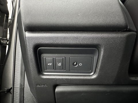 Land Rover Discovery Sport 2.0 TD4 HSE Aut. *PANO | LUXURY-LEATHER | XENON | MERIDIAN-SOUND | NAVI-FULLMAP | HEATED-COMFORTSEATS | ECC | PDC | CRUISE | TOWBAR | 18''ALU*