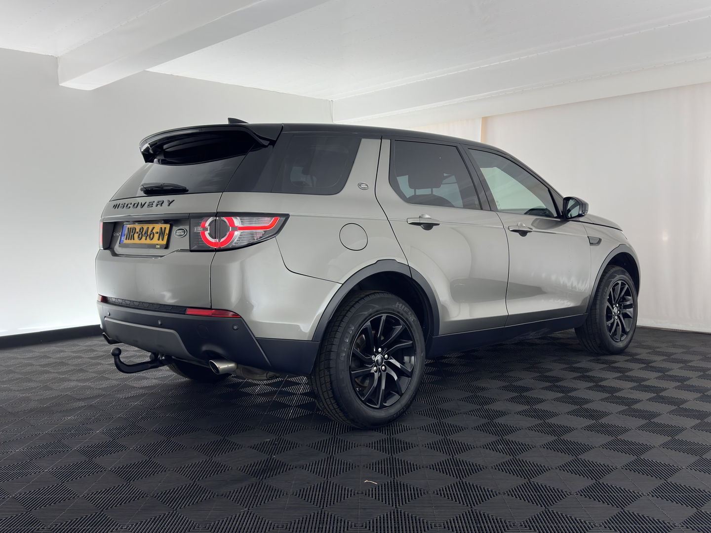 Land Rover Discovery Sport 2.0 TD4 HSE Aut. *PANO | LUXURY-LEATHER | XENON | MERIDIAN-SOUND | NAVI-FULLMAP | HEATED-COMFORTSEATS | ECC | PDC | CRUISE | TOWBAR | 18''ALU*