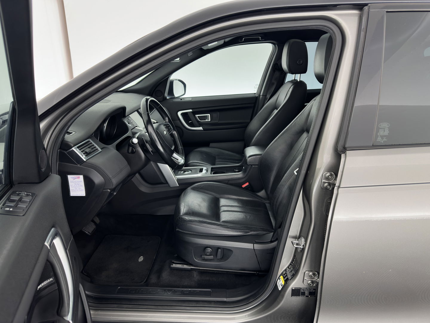 Land Rover Discovery Sport 2.0 TD4 HSE Aut. *PANO | LUXURY-LEATHER | XENON | MERIDIAN-SOUND | NAVI-FULLMAP | HEATED-COMFORTSEATS | ECC | PDC | CRUISE | TOWBAR | 18''ALU*
