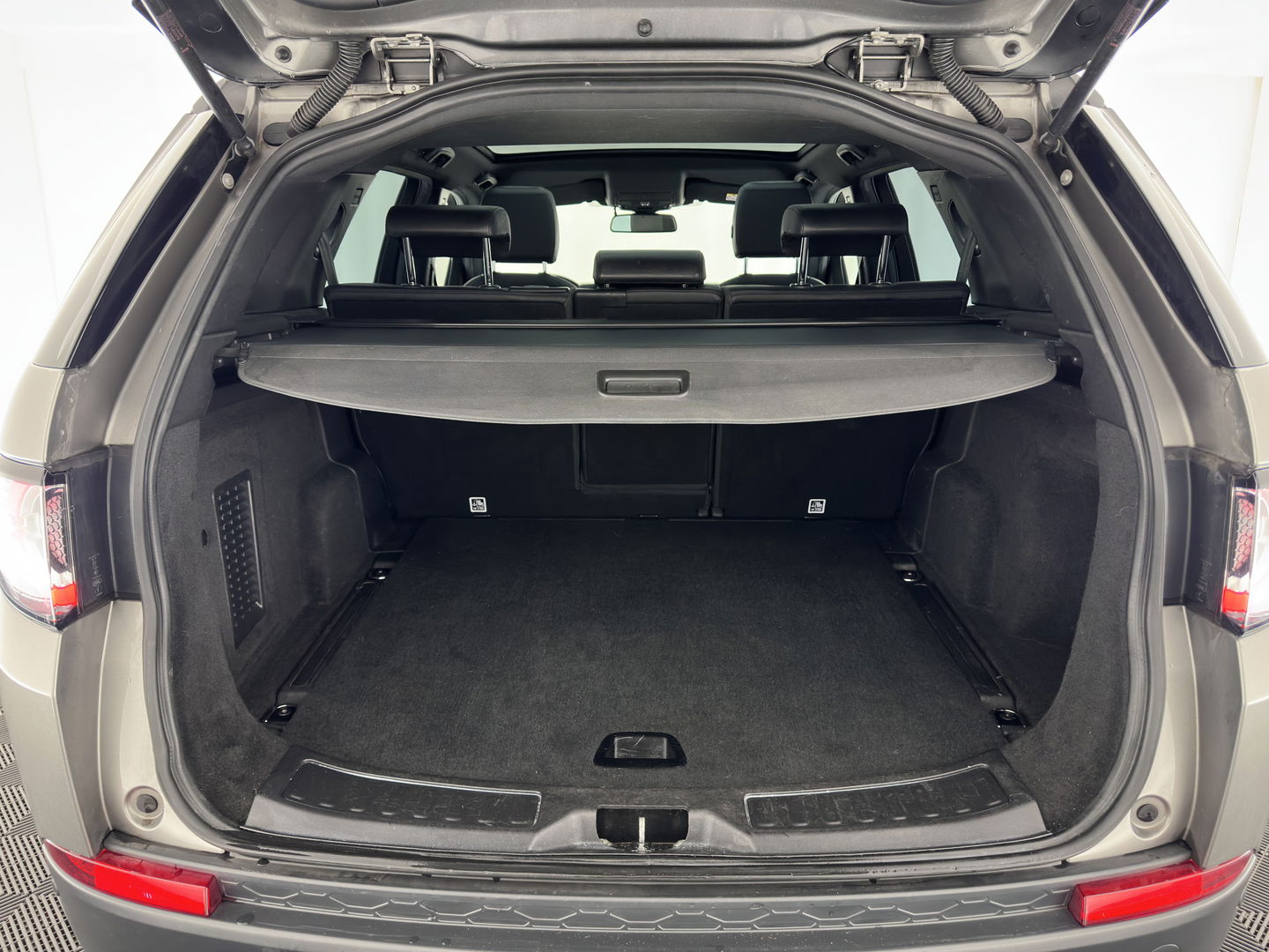 Land Rover Discovery Sport 2.0 TD4 HSE Aut. *PANO | LUXURY-LEATHER | XENON | MERIDIAN-SOUND | NAVI-FULLMAP | HEATED-COMFORTSEATS | ECC | PDC | CRUISE | TOWBAR | 18''ALU*