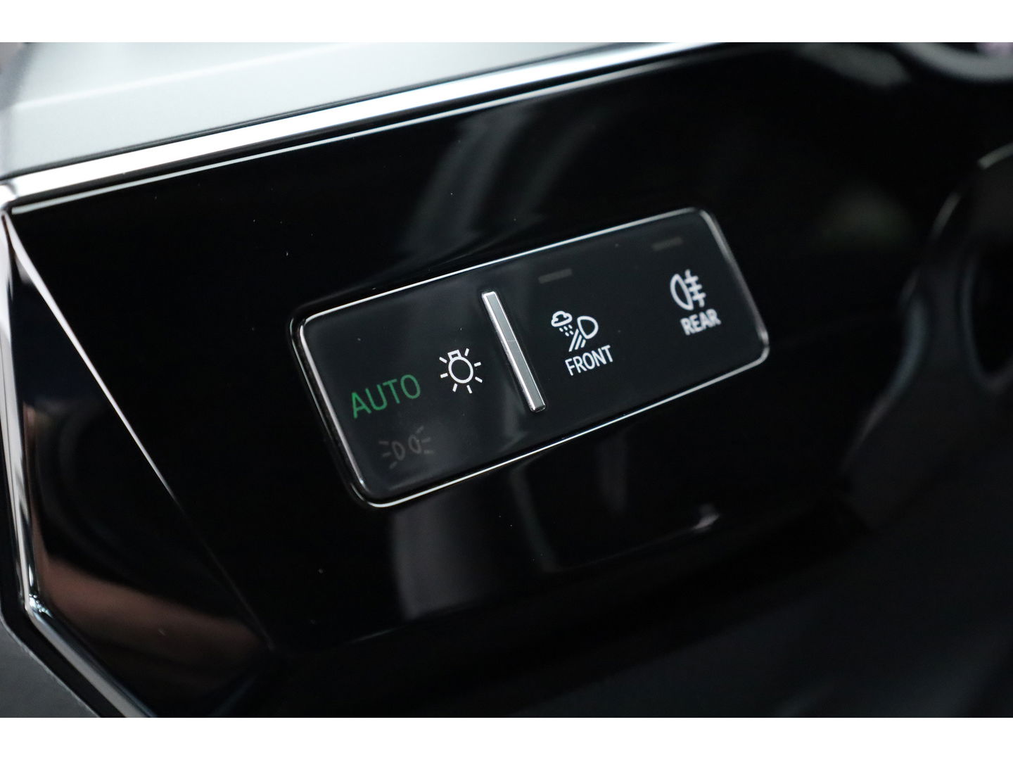 Audi e-tron e-tron 55 quattro advanced 95 kWh | Luchtvering | Adapt. Cruise | Voorstoelen Elek. | Camera