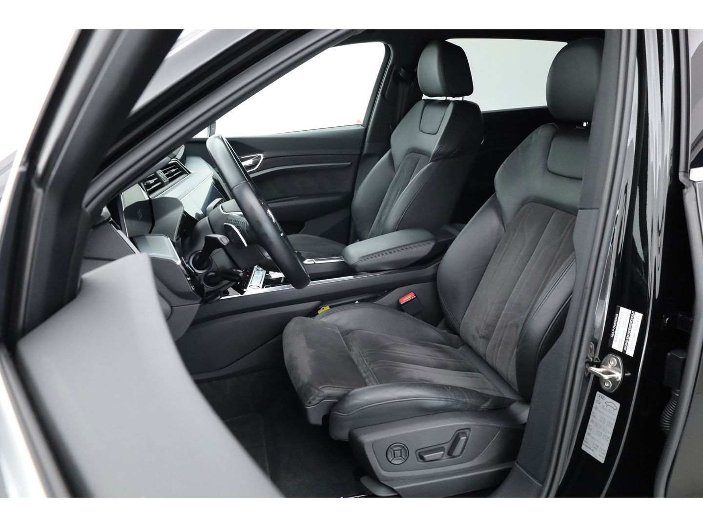 Audi e-tron e-tron 55 quattro advanced 95 kWh | Luchtvering | Adapt. Cruise | Voorstoelen Elek. | Camera