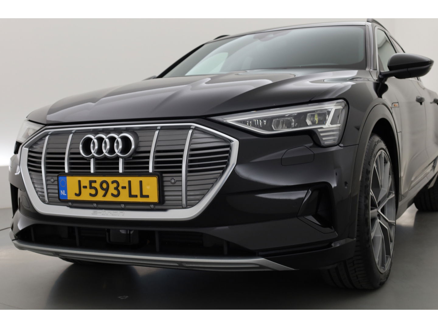 Audi e-tron e-tron 55 quattro advanced 95 kWh | Luchtvering | Adapt. Cruise | Voorstoelen Elek. | Camera