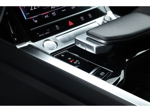 Audi e-tron e-tron 55 quattro advanced 95 kWh | Luchtvering | Adapt. Cruise | Voorstoelen Elek. | Camera
