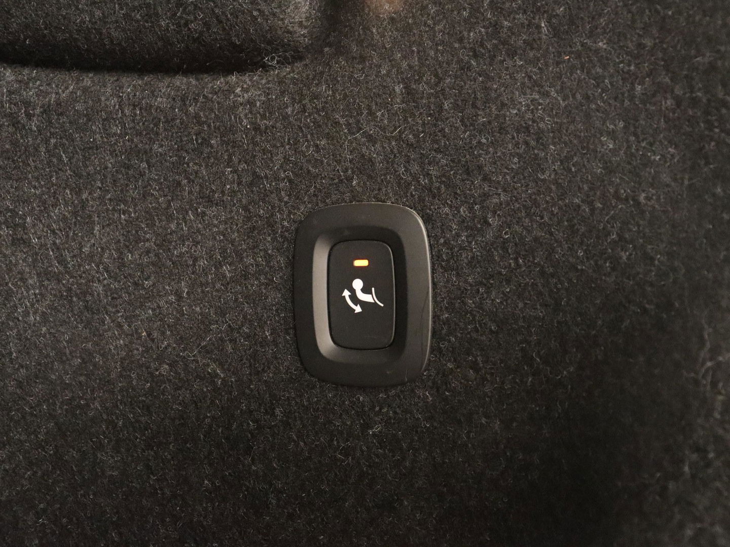 Volvo XC40 Recharge P8 AWD R-Design | Trekhaak | Camera | Carplay | Navigatie | Full LED | Leder/Alcantara | Adaptive cruise | Keyless