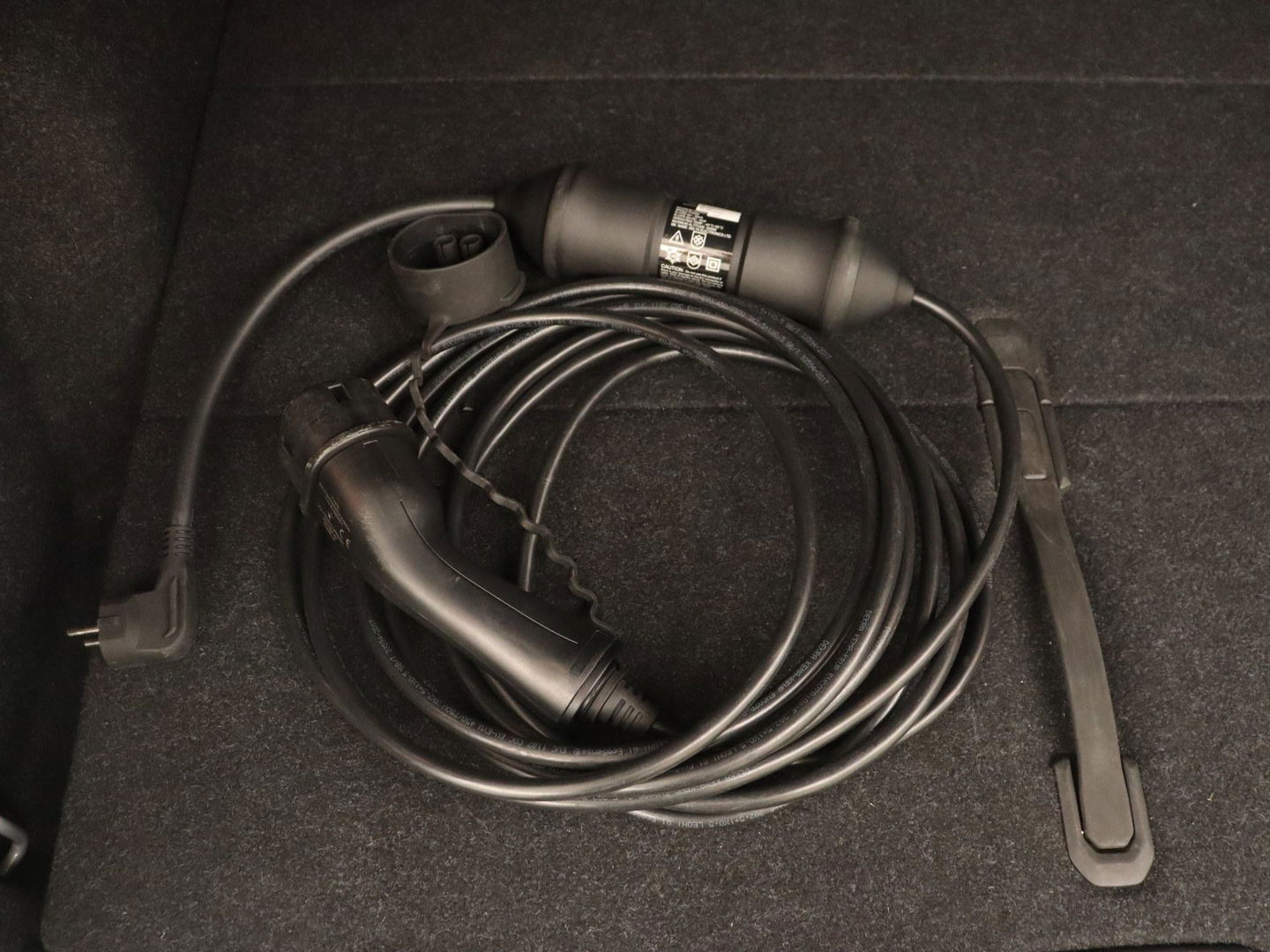 Volvo XC40 Recharge P8 AWD R-Design | Trekhaak | Camera | Carplay | Navigatie | Full LED | Leder/Alcantara | Adaptive cruise | Keyless