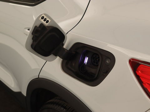 Volvo XC40 Recharge P8 AWD R-Design | Trekhaak | Camera | Carplay | Navigatie | Full LED | Leder/Alcantara | Adaptive cruise | Keyless