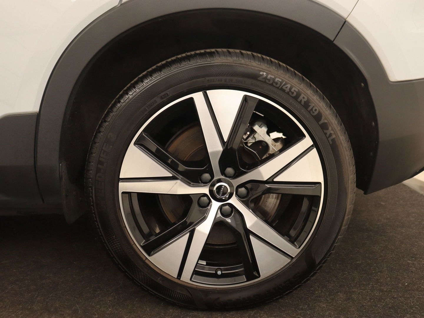 Volvo XC40 Recharge P8 AWD R-Design | Trekhaak | Camera | Carplay | Navigatie | Full LED | Leder/Alcantara | Adaptive cruise | Keyless