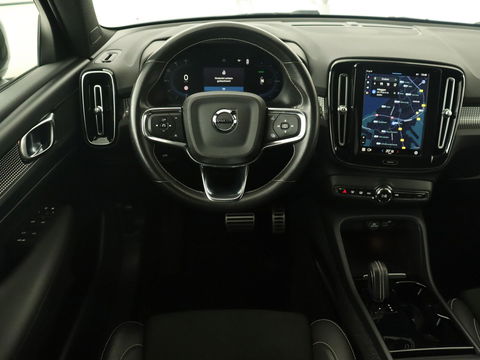 Volvo XC40 Recharge P8 AWD R-Design | Trekhaak | Camera | Carplay | Navigatie | Full LED | Leder/Alcantara | Adaptive cruise | Keyless