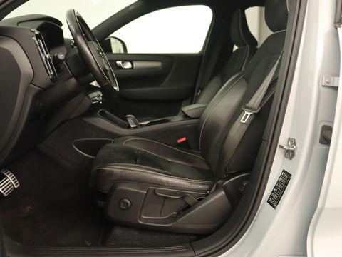 Volvo XC40 Recharge P8 AWD R-Design | Trekhaak | Camera | Carplay | Navigatie | Full LED | Leder/Alcantara | Adaptive cruise | Keyless