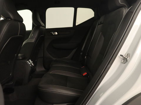 Volvo XC40 Recharge P8 AWD R-Design | Trekhaak | Camera | Carplay | Navigatie | Full LED | Leder/Alcantara | Adaptive cruise | Keyless