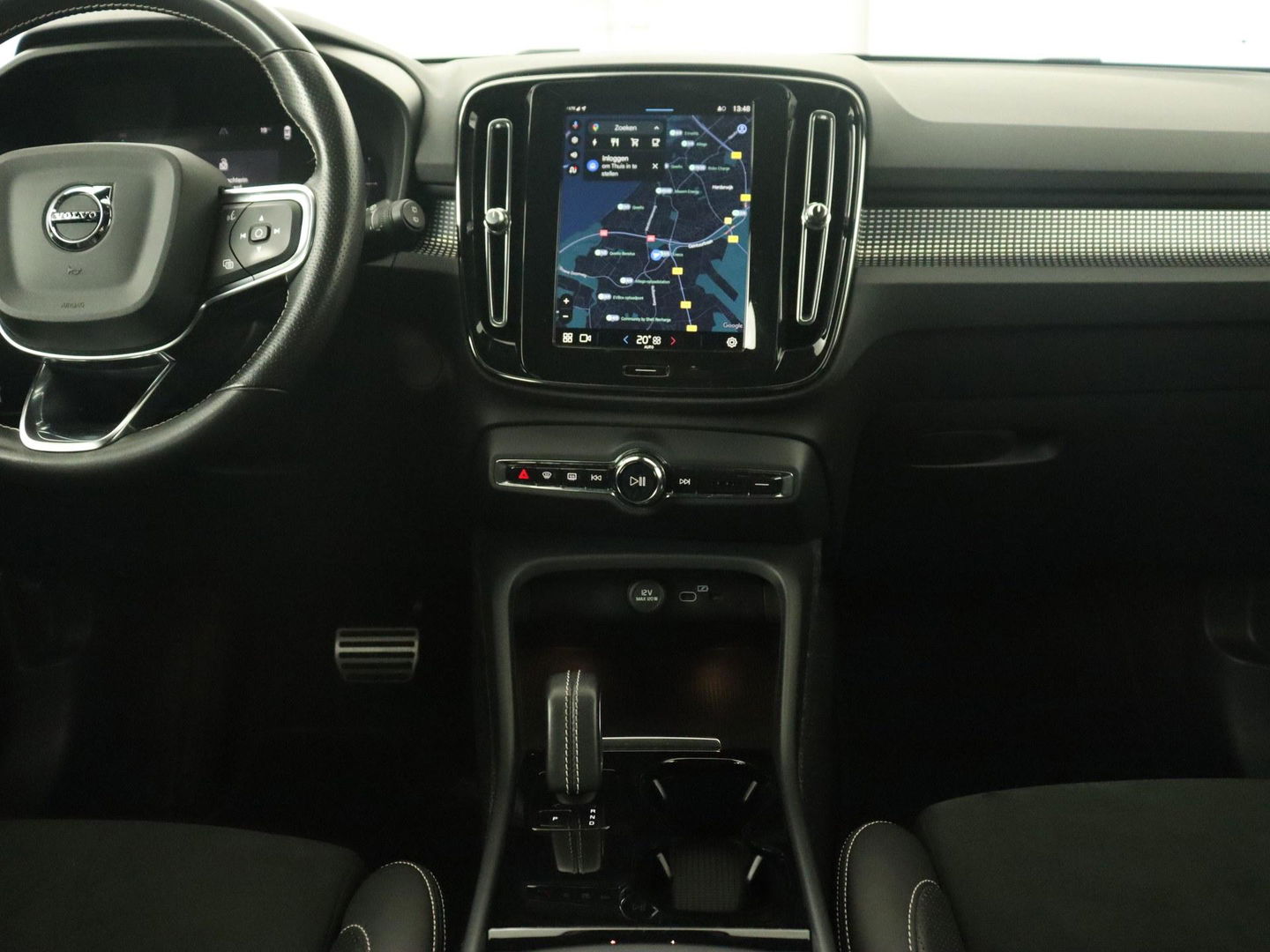 Volvo XC40 Recharge P8 AWD R-Design | Trekhaak | Camera | Carplay | Navigatie | Full LED | Leder/Alcantara | Adaptive cruise | Keyless
