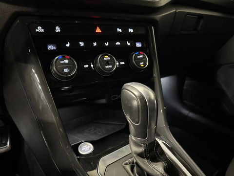 Volkswagen T-Roc 1.5 TSI Sport Business R-line PANO KEYLESS