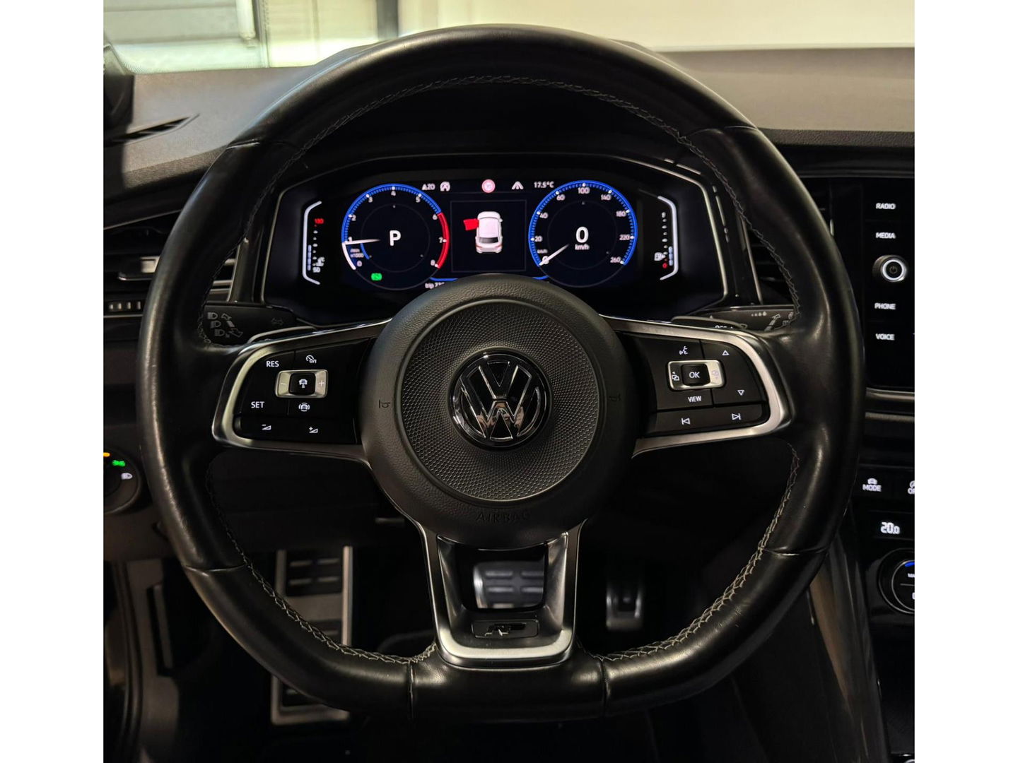Volkswagen T-Roc 1.5 TSI Sport Business R-line PANO KEYLESS