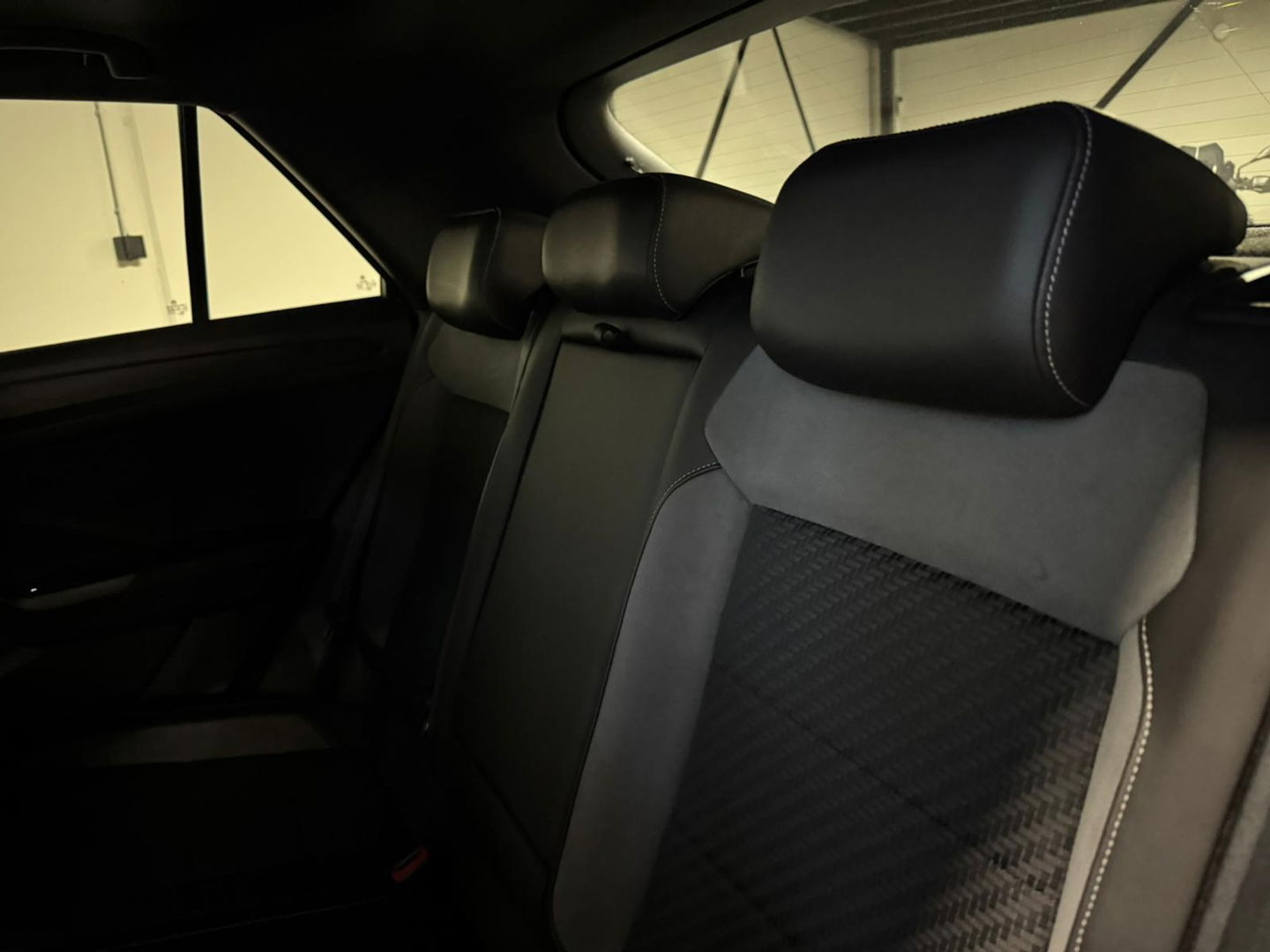 Volkswagen T-Roc 1.5 TSI Sport Business R-line PANO KEYLESS