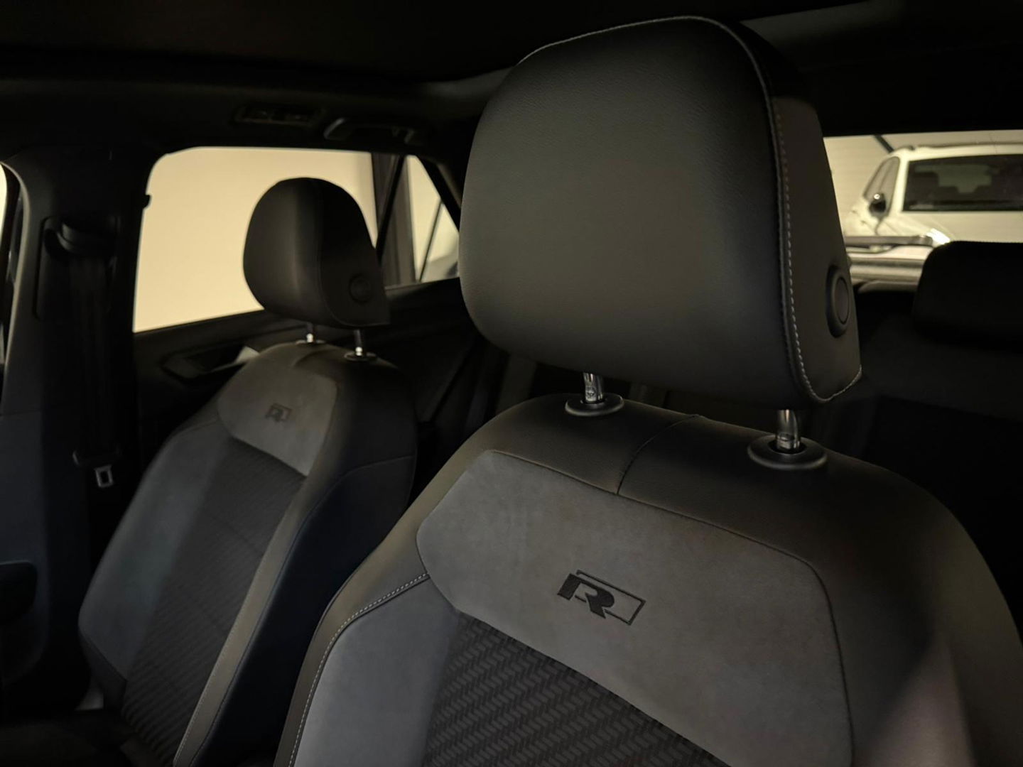 Volkswagen T-Roc 1.5 TSI Sport Business R-line PANO KEYLESS