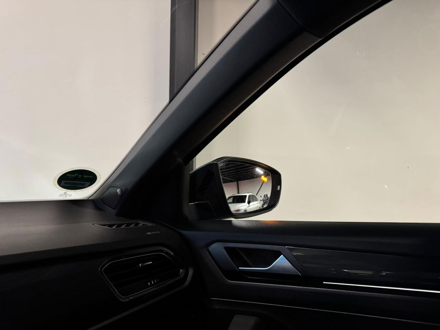 Volkswagen T-Roc 1.5 TSI Sport Business R-line PANO KEYLESS