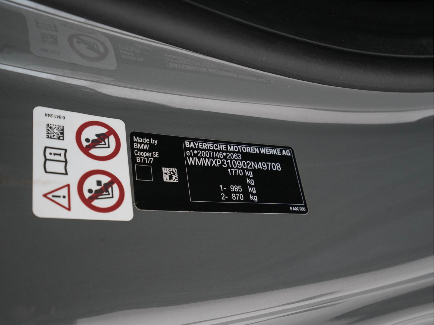 MINI Mini Electric Essential 33 kWh [3-Fase] (INCL-BTW) *FULL-LED | DIGI-COCKPIT | LEATHER-FABRIC | CAMERA | KEYLESS | HEATED-SPORTSEATS | NAVI-FULLMAP | AMBIENT-LIGHT | DAB | CRUISE | CCS-FASTLOADER | 17"ALU*
