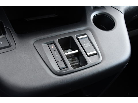 Peugeot e-Partner 136 L1 50 kWh Black Edition Camera, Cruise, Carplay, Stoelverwarming, 136pk, Multimedia, BOM VOL!