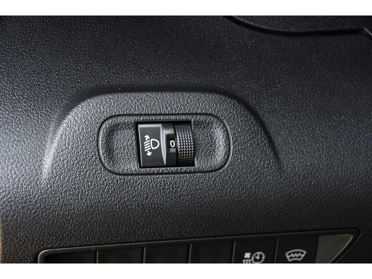 Peugeot e-Partner 136 L1 50 kWh Black Edition Camera, Cruise, Carplay, Stoelverwarming, 136pk, Multimedia, BOM VOL!