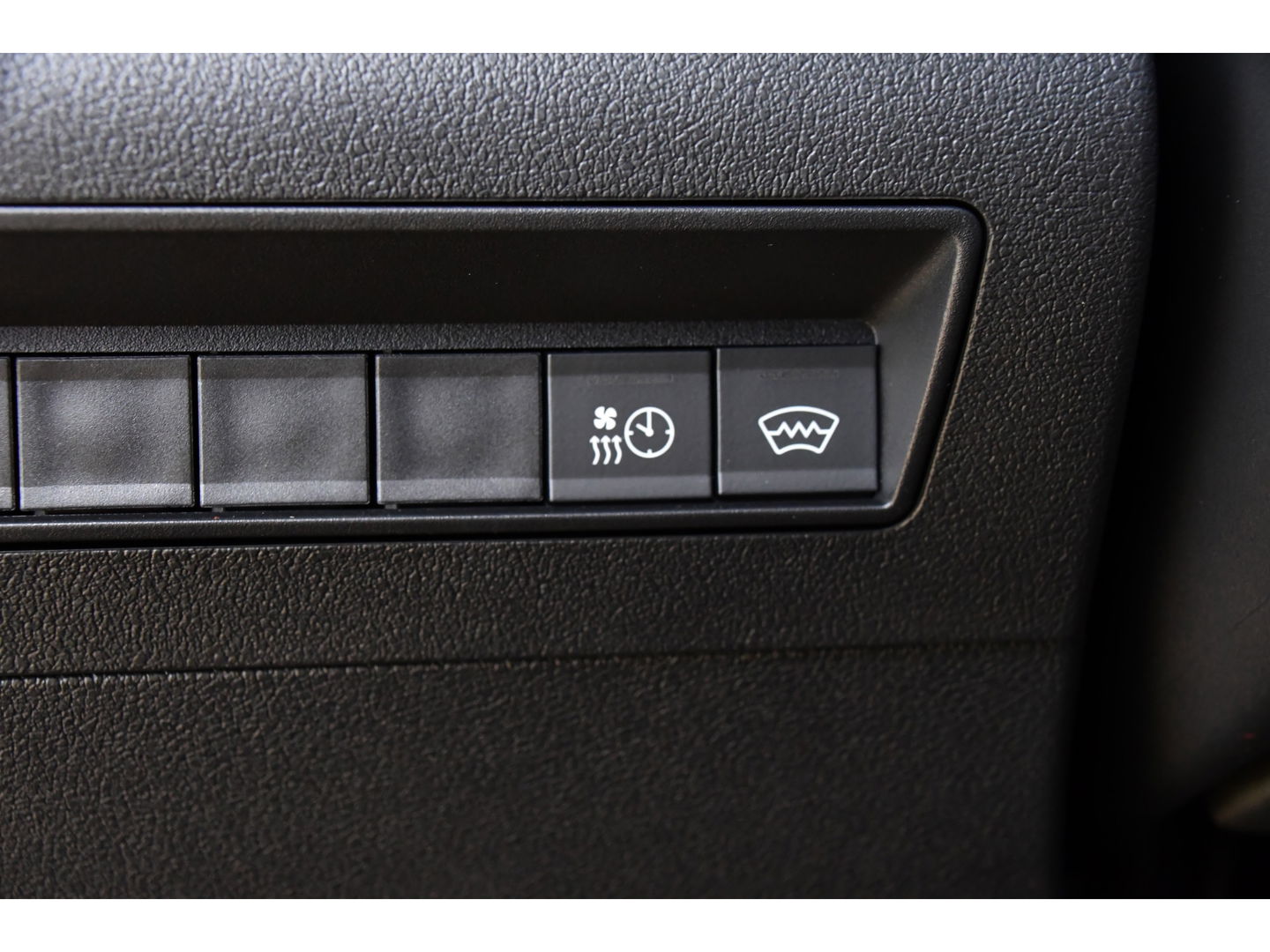 Peugeot e-Partner 136 L1 50 kWh Black Edition Camera, Cruise, Carplay, Stoelverwarming, 136pk, Multimedia, BOM VOL!
